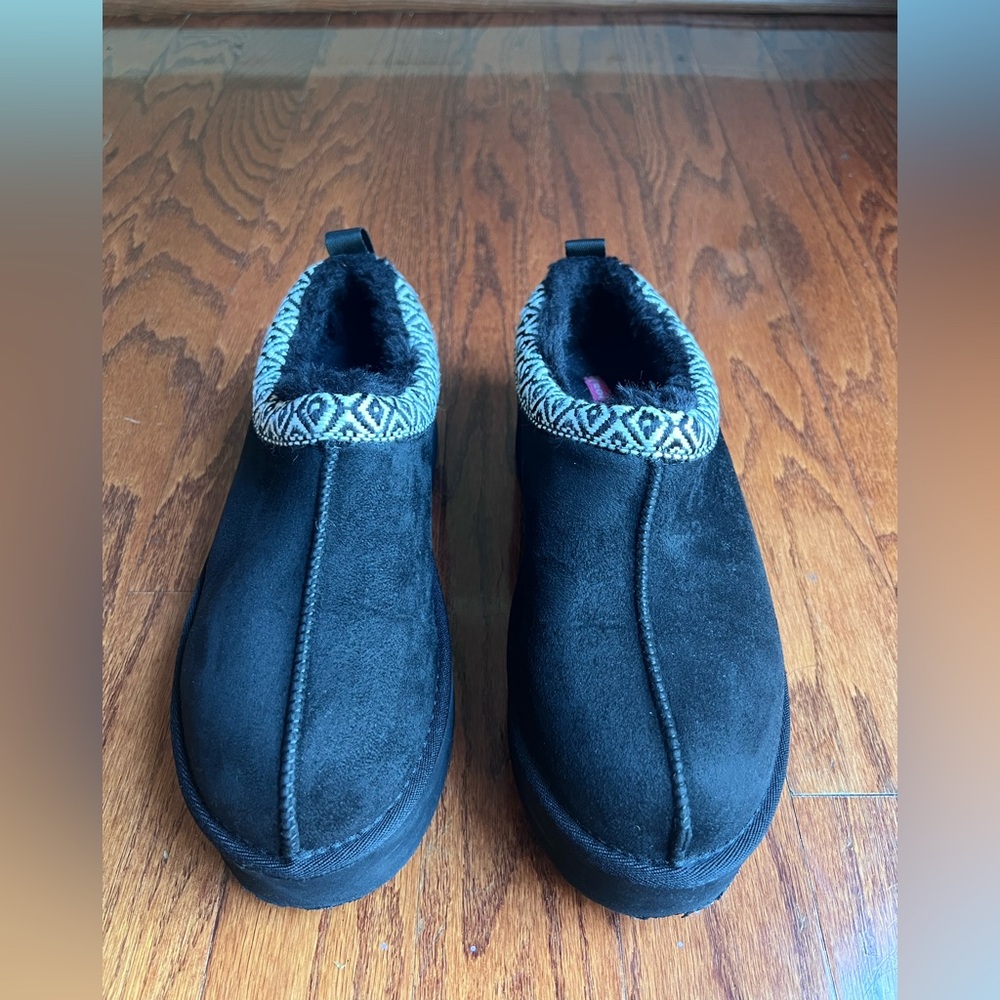 Rock & Candy Black Slip-On Faux Suede Slippers with Cream Patterned Trim